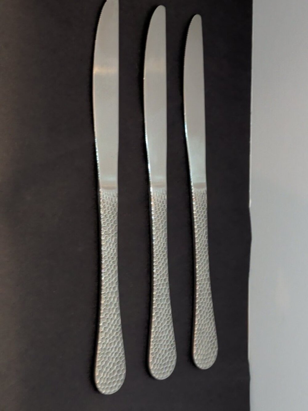 Farberware PEBBLE BEACH Dinner Knives 9-3/8" Hammered Stainless Flatware QTY 3
